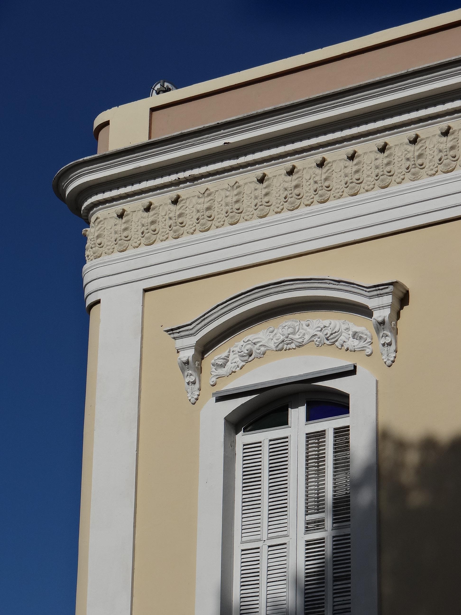 Edificio en calle Union esquina Calle Villa - Detalle Ornamental  - Ponce - 2013